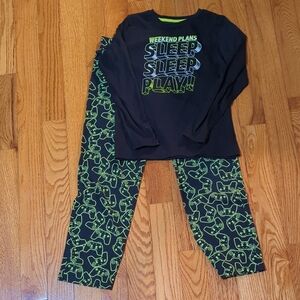Cat & Jack Black and Green Kids Pajama Set